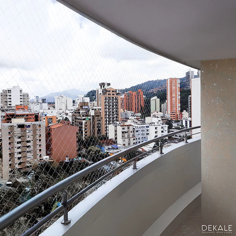 instalacion malla de seguridad para balcon a media pared en bucaramanga